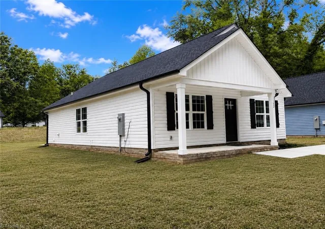 Photo 3 of Sale Pending at 1133 Kenly St, Salisbury, NC 28144 | MLS# 1229717 | Listing updated on 2026-09-11