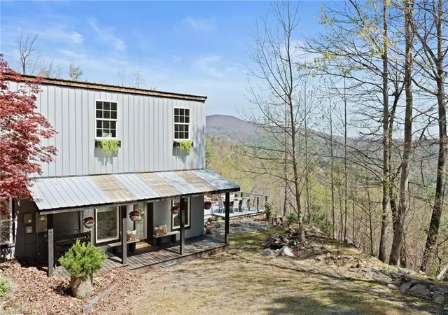 Homes for sale in Purlear, NC | 3086 Summit Rd, Purlear, NC 28665 | MLS# 1225570