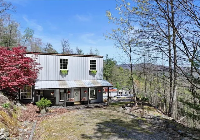 Homes for sale in Purlear, NC | 3086 Summit Rd, Purlear, NC 28665 | MLS# 1225570