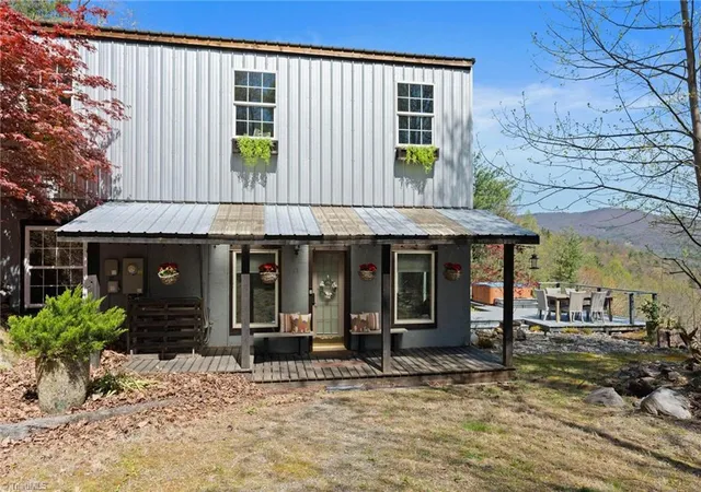Homes for sale in Purlear, NC | 3086 Summit Rd, Purlear, NC 28665 | MLS# 1225570