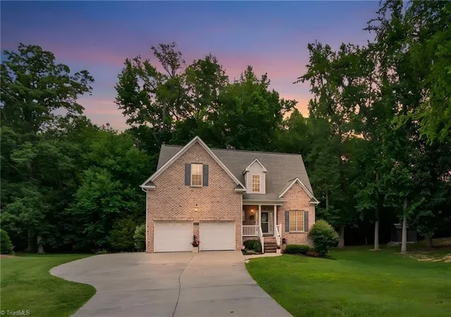 Photo 1 of Single family home for sale at 220 Drake Ln, Lexington, NC 27295 | MLS# 1226377 | Listing updated on 2026-08-22