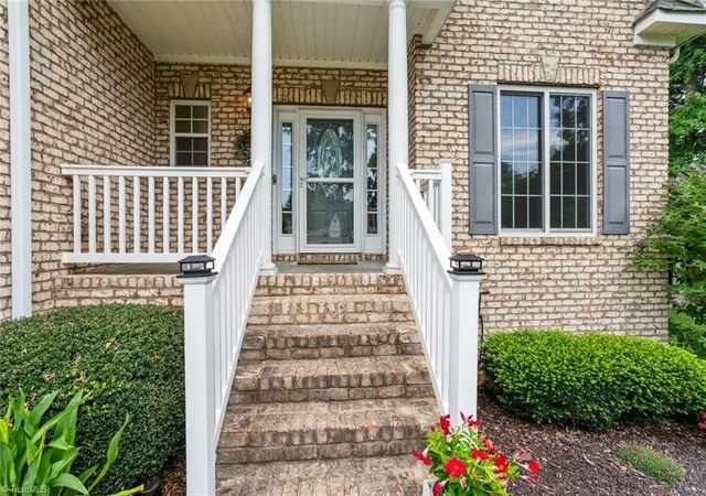 Photo 2 of Single family home for sale at 220 Drake Ln, Lexington, NC 27295 | MLS# 1226377 | Listing updated on 2026-08-22