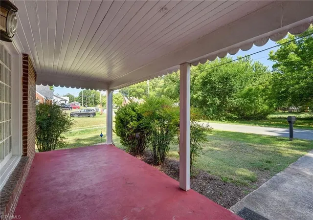 Photo 4 of Single family home for sale at 417 Martin St, Reidsville, NC 27320 | MLS# 1226494 | Listing updated on 2026-09-16