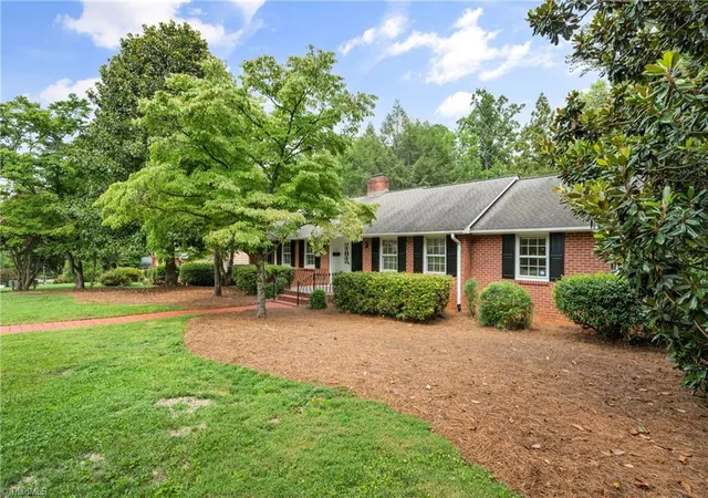 2nd image of 817 Clovelly Rd, Winston Salem, NC 27106 | MLS# 1229606