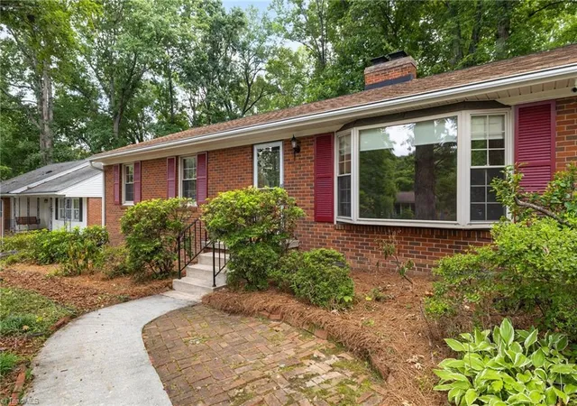 Photo 2 of Sale Pending at 1002 Surry Dr, Greensboro, NC 27408 | MLS# 1233058 | Listing updated on 2026-09-10