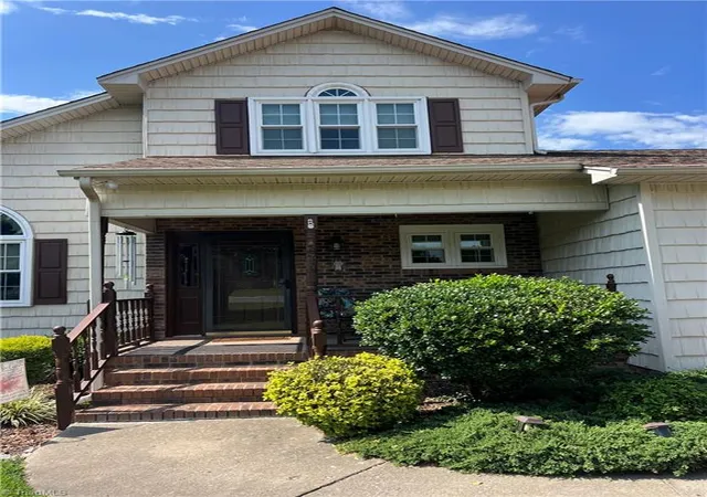 Photo 3 of Sale Pending at 206 Maplewood Ct, Trinity, NC 27370 | MLS# 1233002 | Listing updated on 2026-09-08