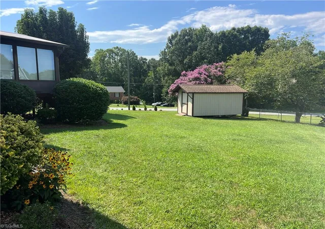 Photo 4 of Sale Pending at 206 Maplewood Ct, Trinity, NC 27370 | MLS# 1233002 | Listing updated on 2026-09-08