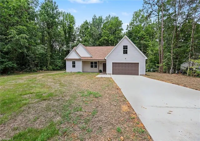 2nd image of 125 City Line Dr, Thomasville, NC 27360 | MLS# 1228745