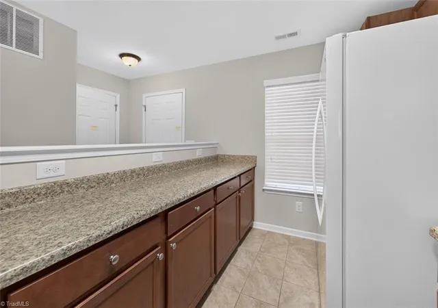 Photo 4 of Single family home for sale at 350 Robyns Glen Cir, Greensboro, NC 27409 | MLS# 1229730 | Listing updated on 2026-08-01