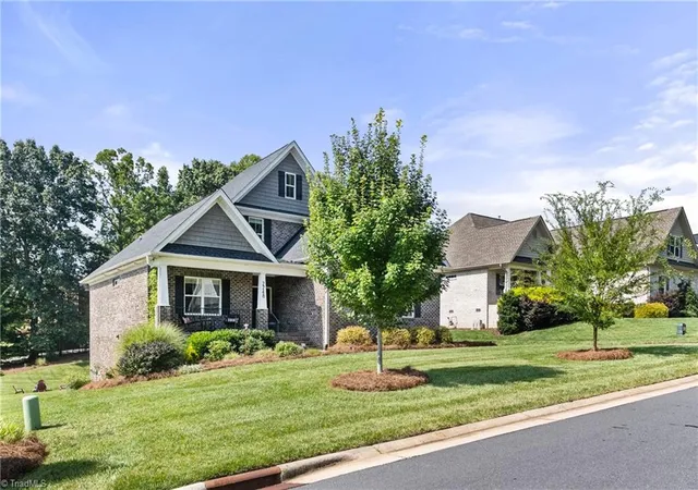 Photo 3 of Single family home for sale at 2748 Bartlett Ln, Clemmons, NC 27012 | MLS# 1233120 | Listing updated on 2026-09-13