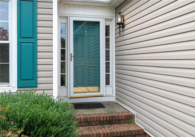 Photo 3 of Sale Pending at 125 Lonetree Dr, Advance, NC 27006 | MLS# 1233011 | Listing updated on 2026-10-03