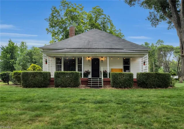 Homes for sale in Newton, NC | 2103 N Thomas Ave, Newton, NC 28658 | MLS# 1225003