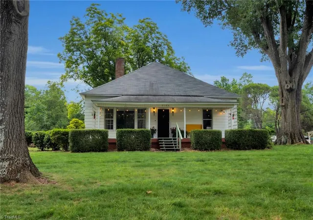 Homes for sale in Newton, NC | 2103 N Thomas Ave, Newton, NC 28658 | MLS# 1225003