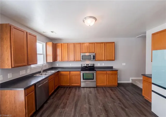 Photo 2 of Single family home for sale at 518 Macgregor Dr, Burlington, NC 27217 | MLS# 1230679 | Listing updated on 2026-09-19