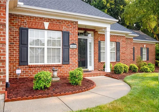 Photo 2 of Sale Pending at 1024 Prestwick Ct, Clemmons, NC 27012 | MLS# 1229278 | Listing updated on 2026-09-10