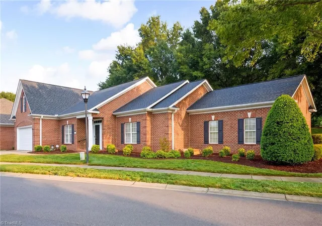 Photo 3 of Sale Pending at 1024 Prestwick Ct, Clemmons, NC 27012 | MLS# 1229278 | Listing updated on 2026-09-10