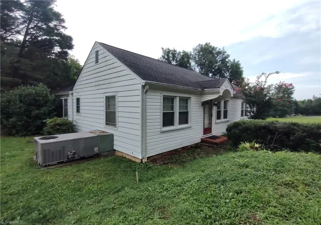 3rd image of 1125 Jonestown Rd, Winston Salem, NC 27103 | MLS# 1230861