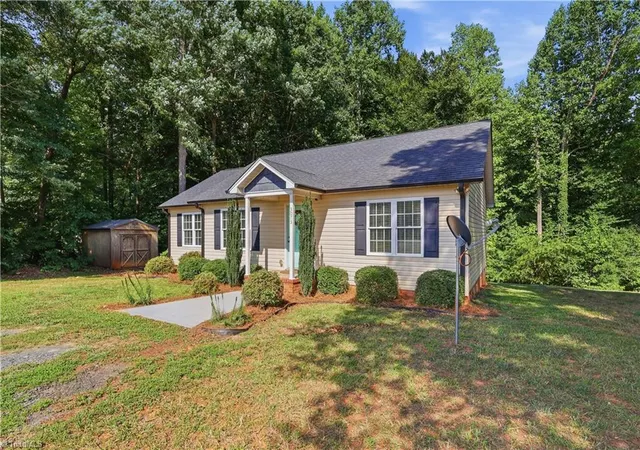 Photo 3 of Sale Pending at 3073 Trotter Rd, Asheboro, NC 27205 | MLS# 1227611 | Listing updated on 2026-09-13
