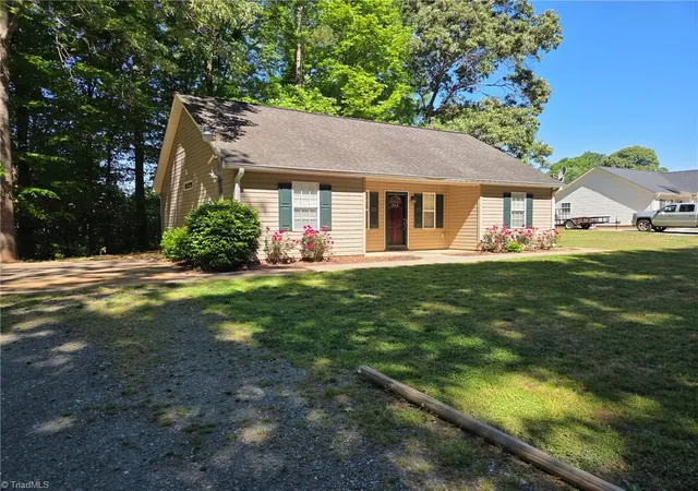 Photo 3 of Single family home for sale at 246 Eaglewood Ln, Winston Salem, NC 27127 | MLS# 1218454 | Listing updated on 2026-09-14