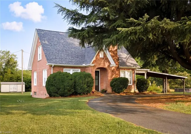 Photo 1 of Single family home for sale at 500 Midway School Rd, Lexington, NC 27295 | MLS# 1226931 | Listing updated on 2026-08-16