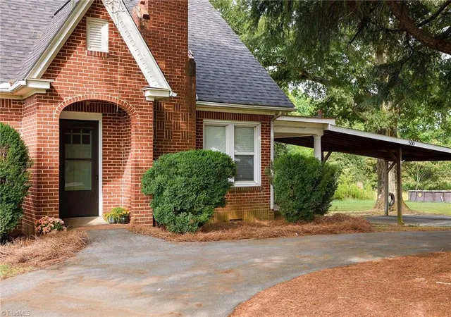 Photo 2 of Single family home for sale at 500 Midway School Rd, Lexington, NC 27295 | MLS# 1226931 | Listing updated on 2026-08-16