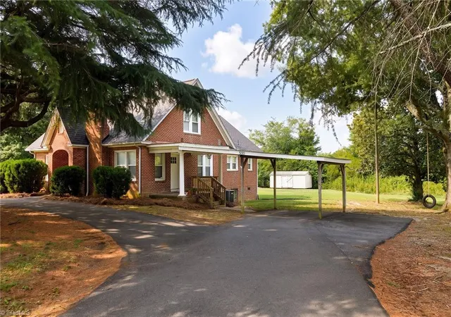 Photo 3 of Single family home for sale at 500 Midway School Rd, Lexington, NC 27295 | MLS# 1226931 | Listing updated on 2026-08-16