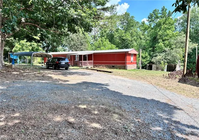 Homes for sale in Randleman, NC | 1270 Little Point Rd, Randleman, NC 27317 | MLS# 1224459