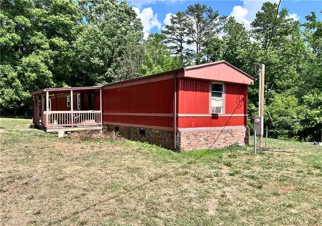 Homes for sale in Randleman, NC | 1270 Little Point Rd, Randleman, NC 27317 | MLS# 1224459
