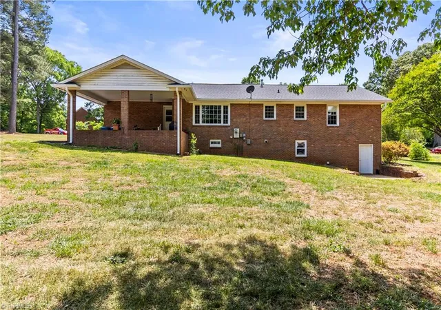 3rd image of 139 Woodhaven Ln, Mocksville, NC 27028 | MLS# 1219055
