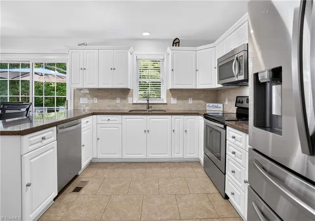 Photo 3 of Single family home for sale at 313 Daniel Paul Dr, Archdale, NC 27263 | MLS# 1228372 | Listing updated on 2026-09-15