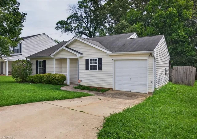 Photo 2 of Sale Pending at 461 Bedford Knoll Dr, Winston Salem, NC 27107 | MLS# 1231333 | Listing updated on 2026-09-08