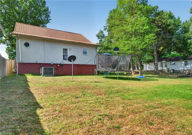 Homes for sale in Eden, NC | 1305 E Meadow Rd, Eden, NC 27288 | MLS# 1220519