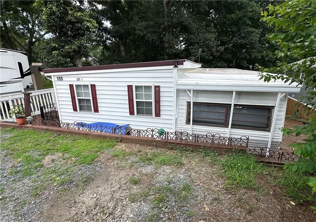 Homes for sale in New London, NC | 105 Marina Ln, New London, NC 28127 | MLS# 1186411