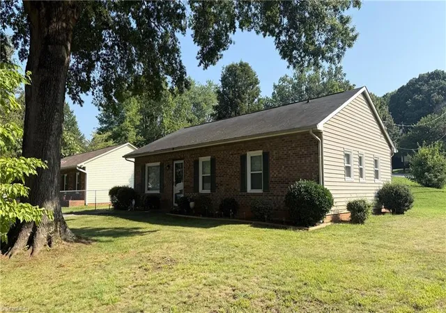 Photo 3 of Single family home for sale at 553 Heatherton Ln, Rural Hall, NC 27045 | MLS# 1228046 | Listing updated on 2026-09-17