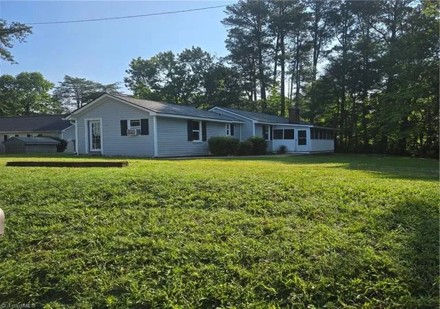 Photo 3 of Single family home for sale at 3320 Spring St, Greensboro, NC 27405 | MLS# 1233237 | Listing updated on 2026-08-27