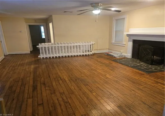 Photo 4 of Single family home for sale at 3320 Spring St, Greensboro, NC 27405 | MLS# 1233237 | Listing updated on 2026-08-27