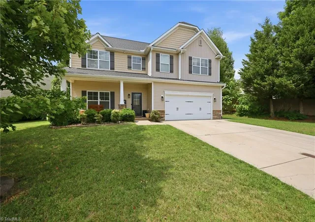Photo 4 of Single family home for sale at 218 Penry Ln, Clemmons, NC 27012 | MLS# 1226604 | Listing updated on 2026-08-28