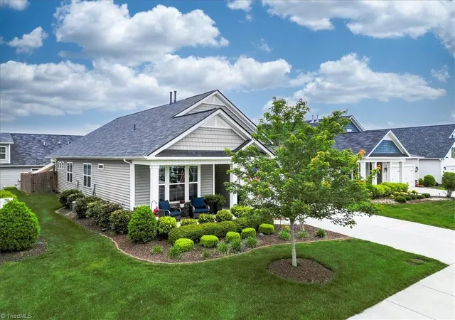 Photo 3 of Single family home for sale at 5127 Garnet Hl Dr, Clemmons, NC 27012 | MLS# 1226214 | Listing updated on 2026-10-05
