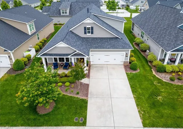 Photo 3 of Single family home for sale at 5127 Garnet Hl Dr, Clemmons, NC 27012 | MLS# 1226214 | Listing updated on 2026-10-05