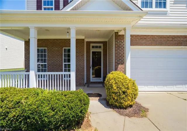 3rd image of 2016 Heron Pointe Dr, Whitsett, NC 27377 | MLS# 1229952