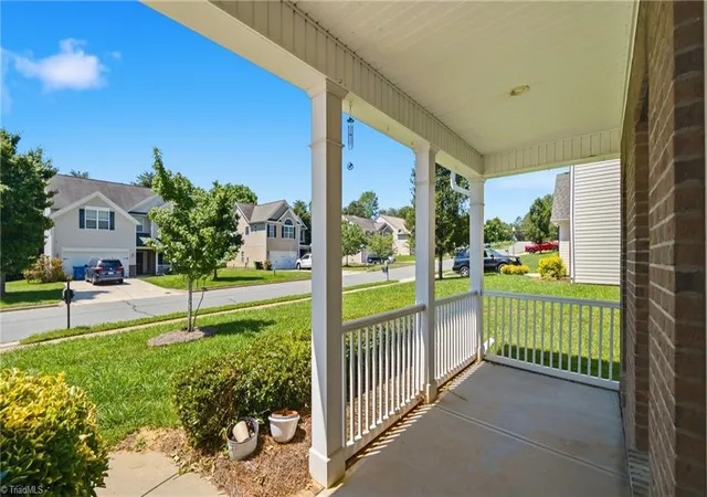 4th image of 2016 Heron Pointe Dr, Whitsett, NC 27377 | MLS# 1229952