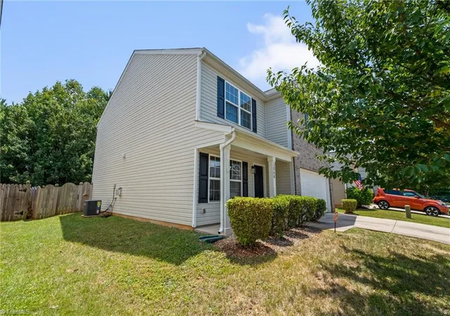 3rd image of 3864 Foliage Dr, Winston Salem, NC 27101 | MLS# 1225954