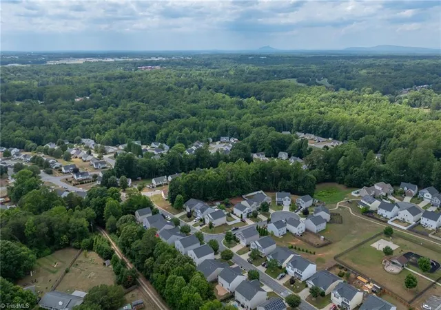 49th image of 3864 Foliage Dr, Winston Salem, NC 27101 | MLS# 1225954