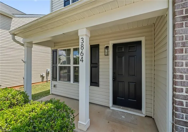 4th image of 3864 Foliage Dr, Winston Salem, NC 27101 | MLS# 1225954