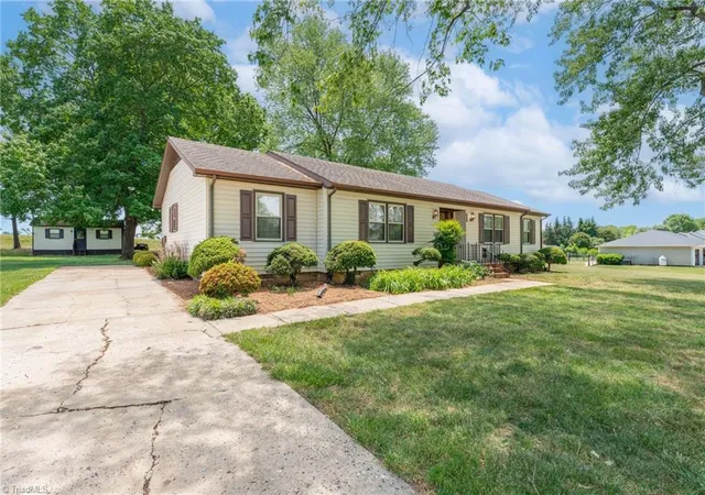 2nd image of 154 Meadowview Rd, Mocksville, NC 27028 | MLS# 1222550