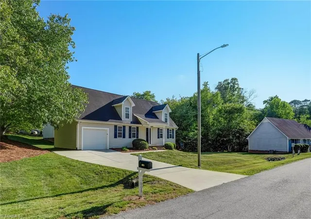 Homes for sale in High Point, NC | 1608 Bridgeport Ter, High Point, NC 27265 | MLS# 1220223