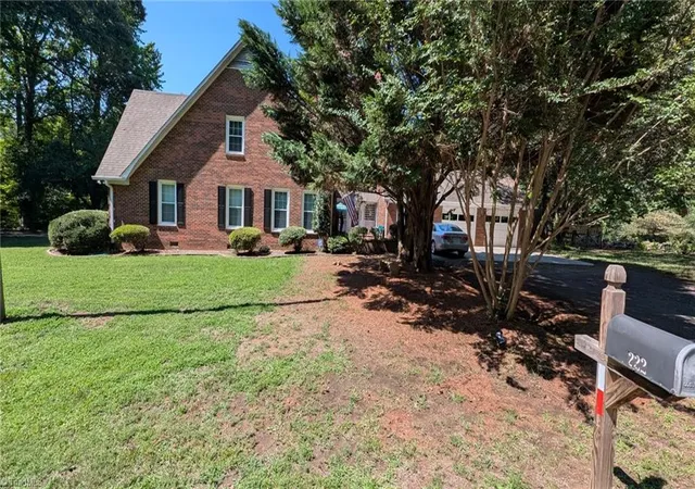 Photo 3 of Single family home for sale at 222 Shallowbrook Dr, Advance, NC 27006 | MLS# 1227846 | Listing updated on 2026-09-20