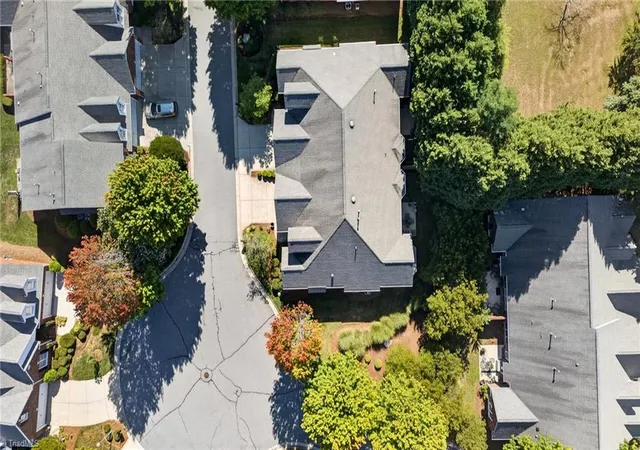 Photo 4 of Single family home for sale at 6 Jacobs Way, Greensboro, NC 27455 | MLS# 1227413 | Listing updated on 2026-09-19