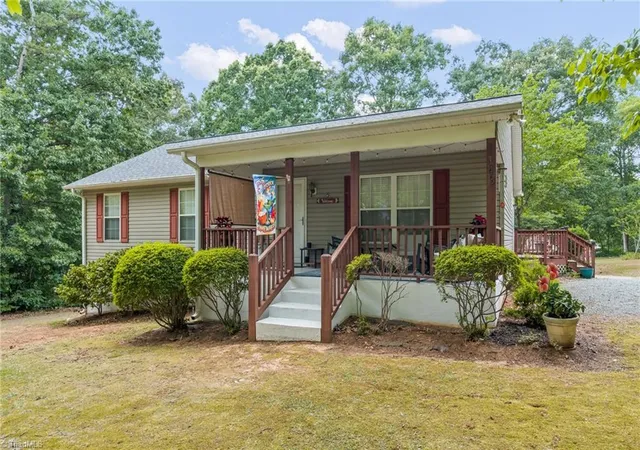 Photo 1 of Single family home for sale at 143 Shimmer Dr, Lexington, NC 27292 | MLS# 1223912 | Listing updated on 2026-09-03