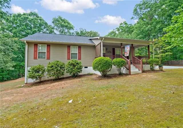 Photo 2 of Single family home for sale at 143 Shimmer Dr, Lexington, NC 27292 | MLS# 1223912 | Listing updated on 2026-09-03
